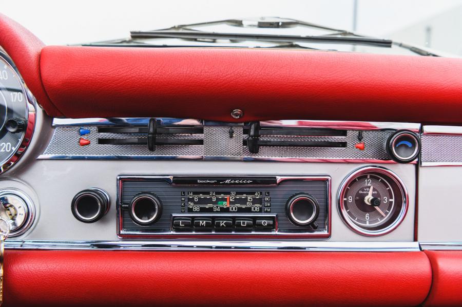 Детали интерьера Mercedes-Benz 280 SL (W113) 1969 года  (EU) (фото 75 из 141)